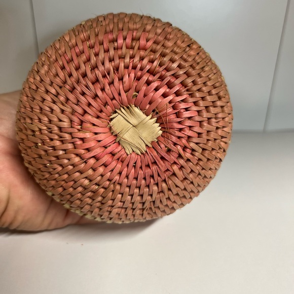 Vintage Zulu herb basket/container with lid - Picture 3 of 8